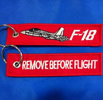 LLavero Remove Before Flight F18 rojo
